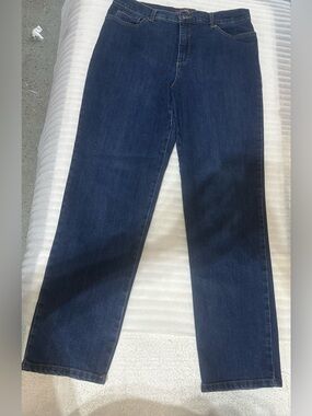Gloria Vanderbilt Straight Leg Jeans in Dark Blue